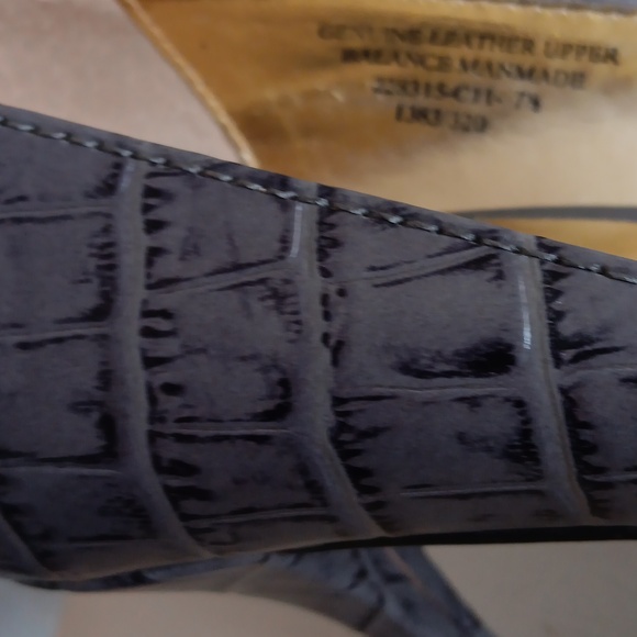 New!Victoria's Secret Colin Stuart Croc Kitten Heels - Picture 5 of 5